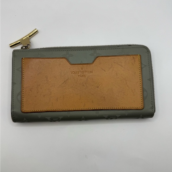 ๐ #3 Louis Vuitton Monogram Cosmos L-Zip Wallet - Picture 8 of 9